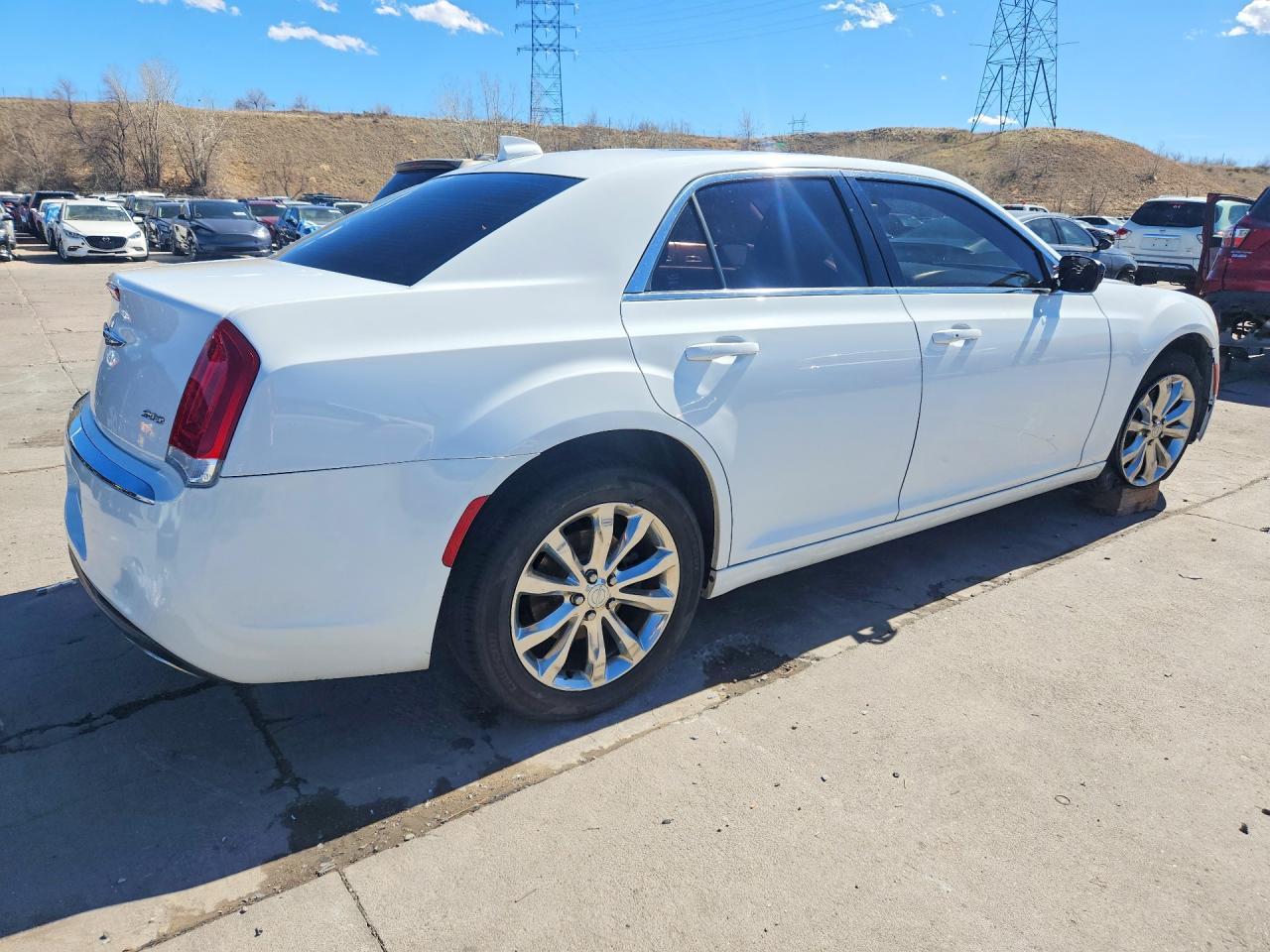 2016 Chrysler 300 Limited - Фото 3