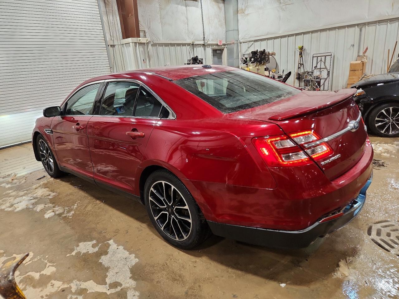 2017 Ford Taurus Sho - Фото 2