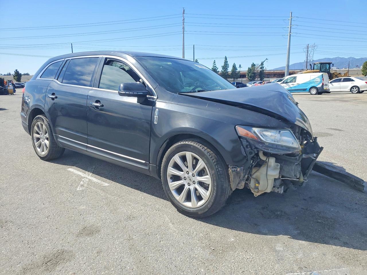 2016 Lincoln Mkt - Image 4