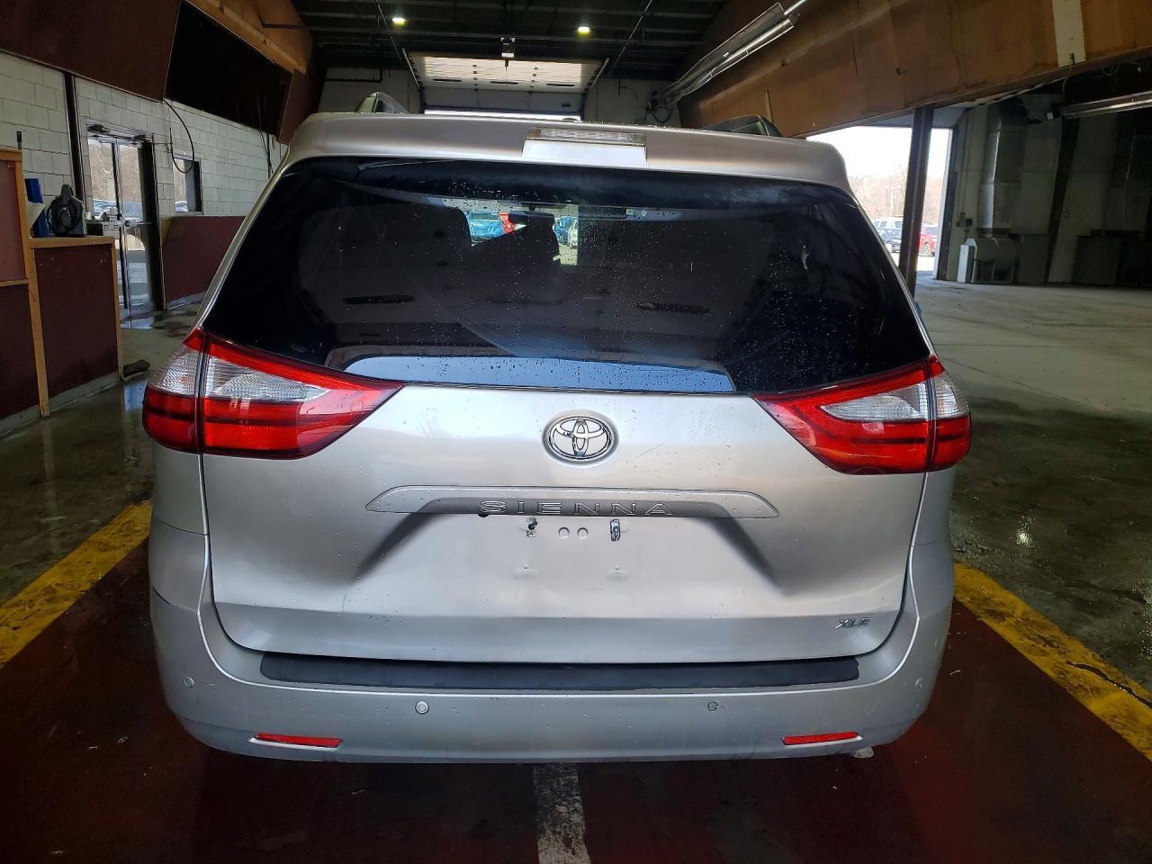 2015 Toyota Sienna Xle 8-Passenger - Фото 6