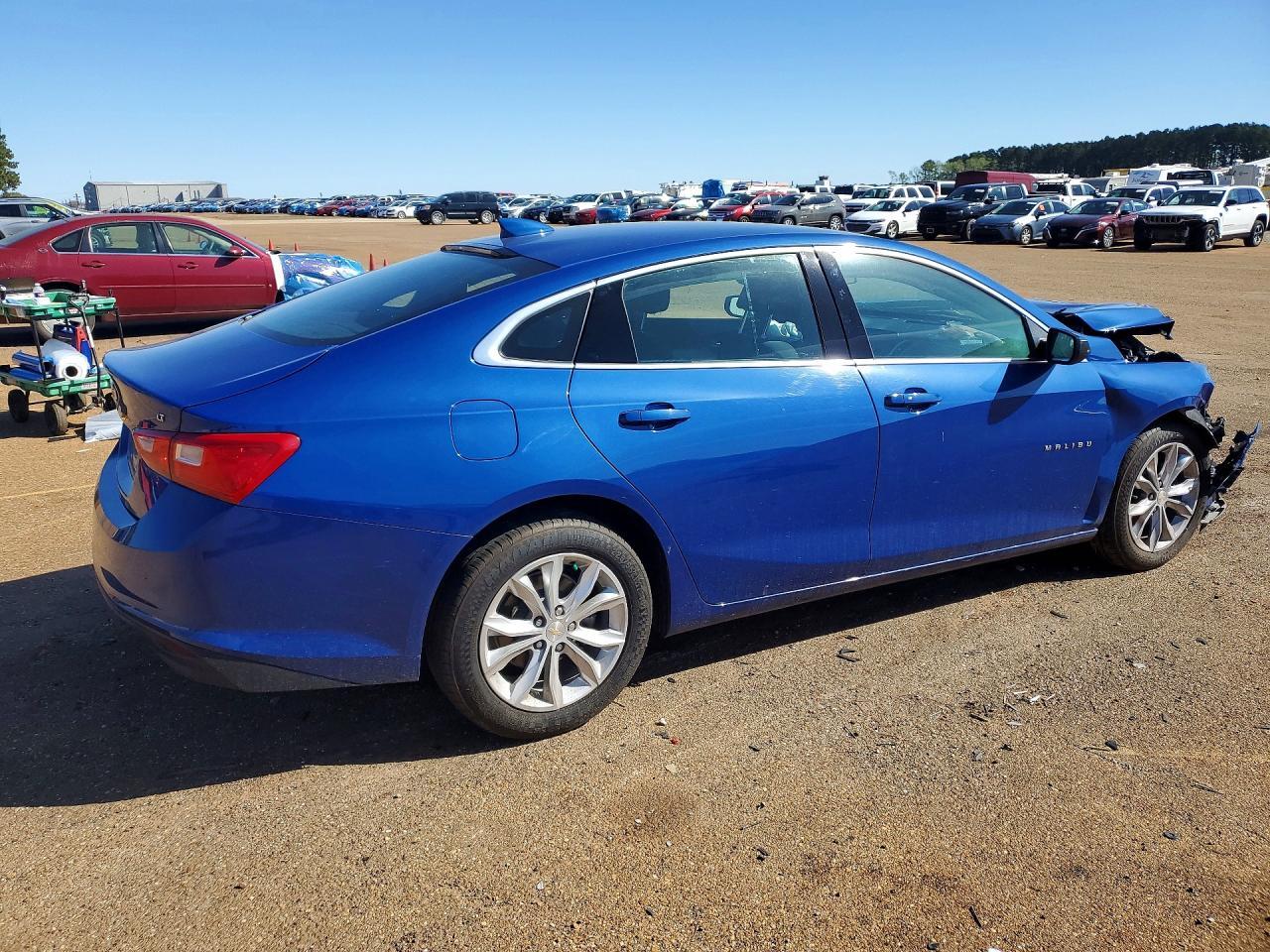 2023 Chevrolet Malibu Lt - Image 3