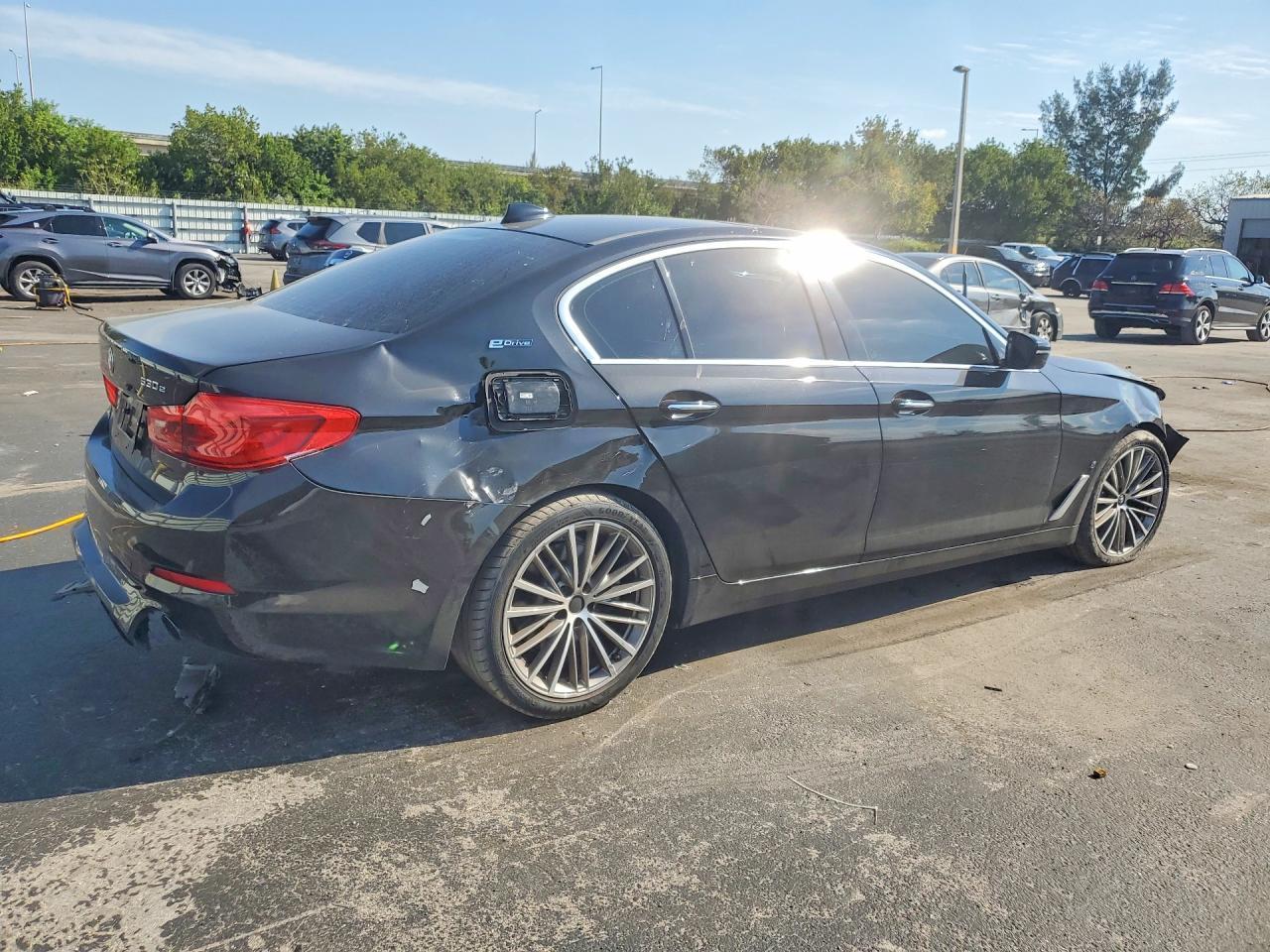 2018 BMW 530E - Фото 3