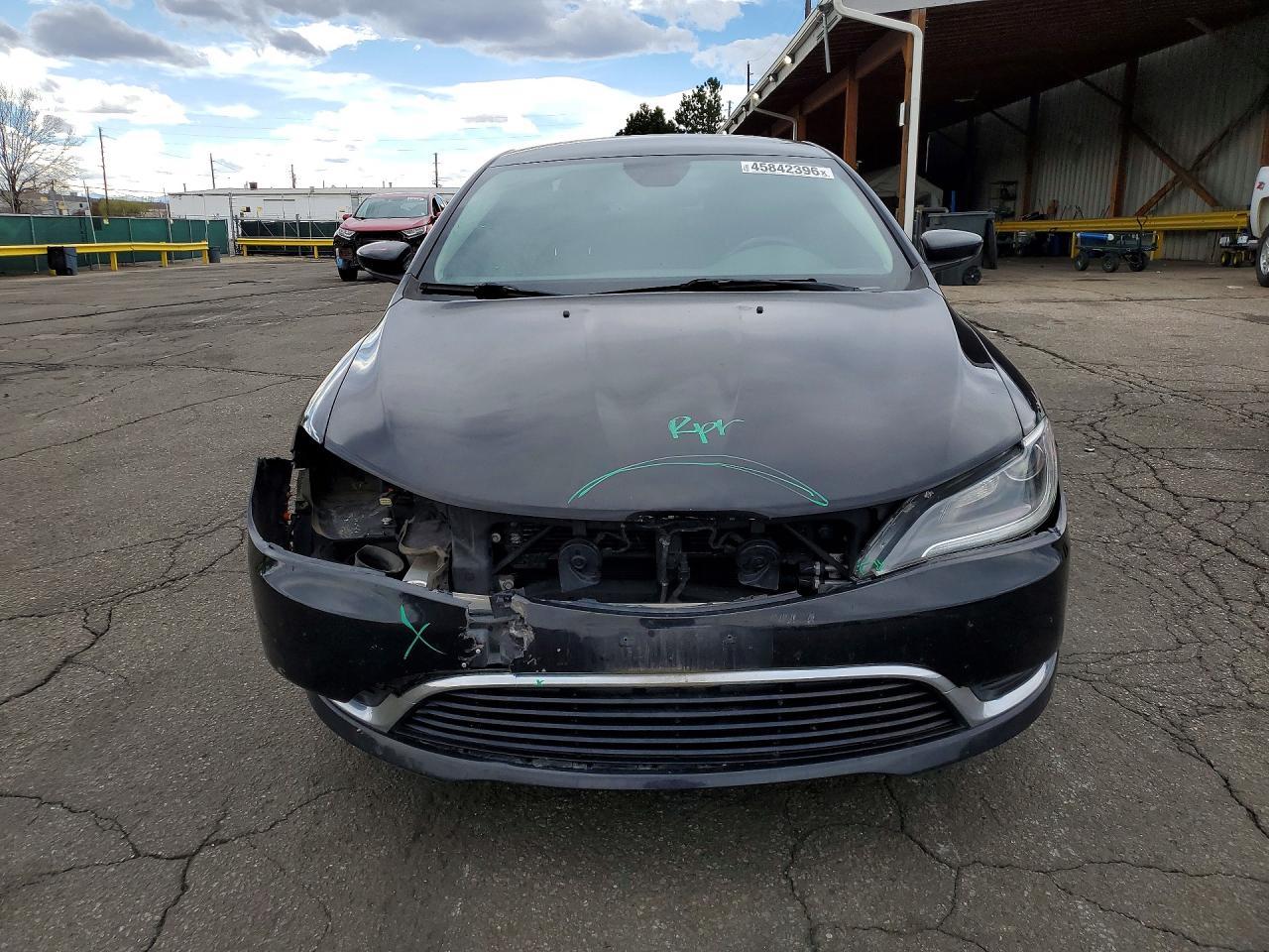 2016 Chrysler 200 Limited - Фото 5