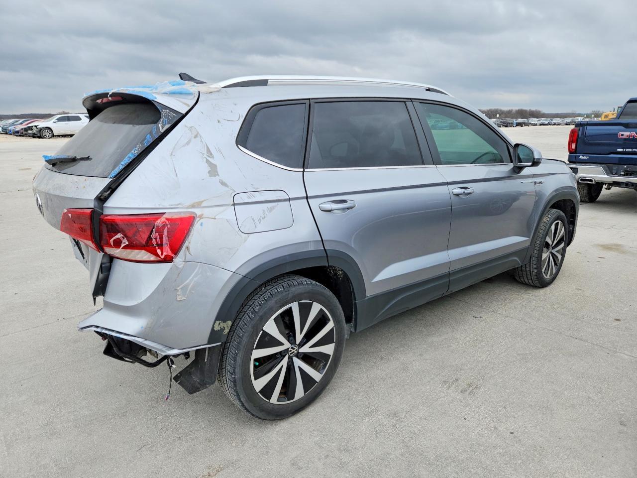 2023 Volkswagen Taos Se - Фото 3