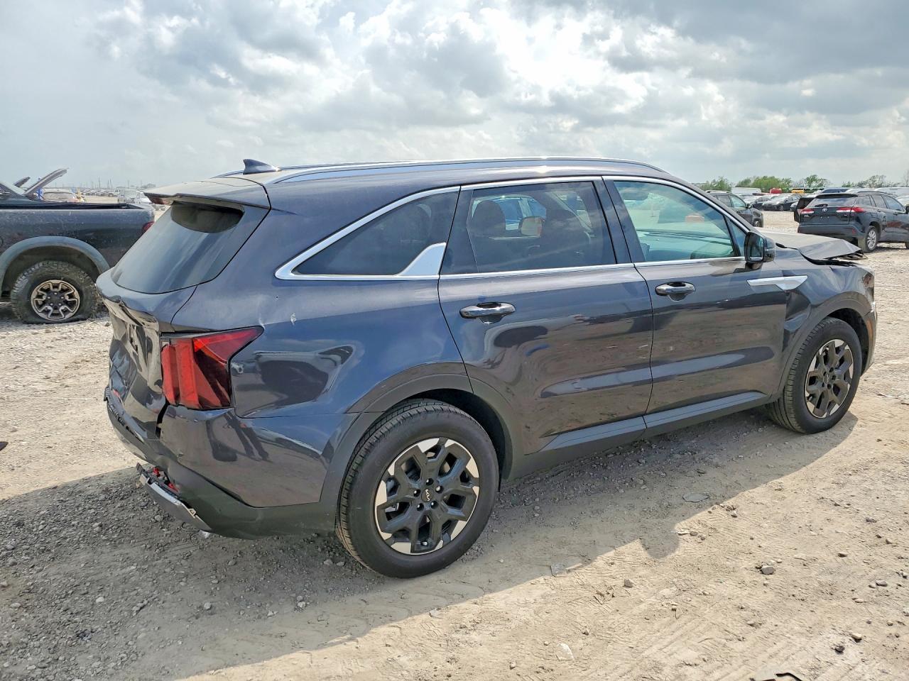 2026 Kia Sorento S - Image 3