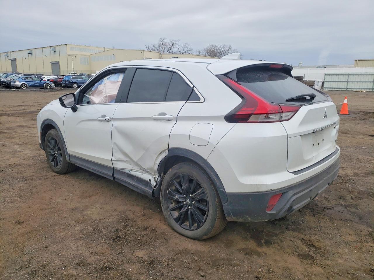 2024 Mitsubishi Eclipse Cross Le - Image 2