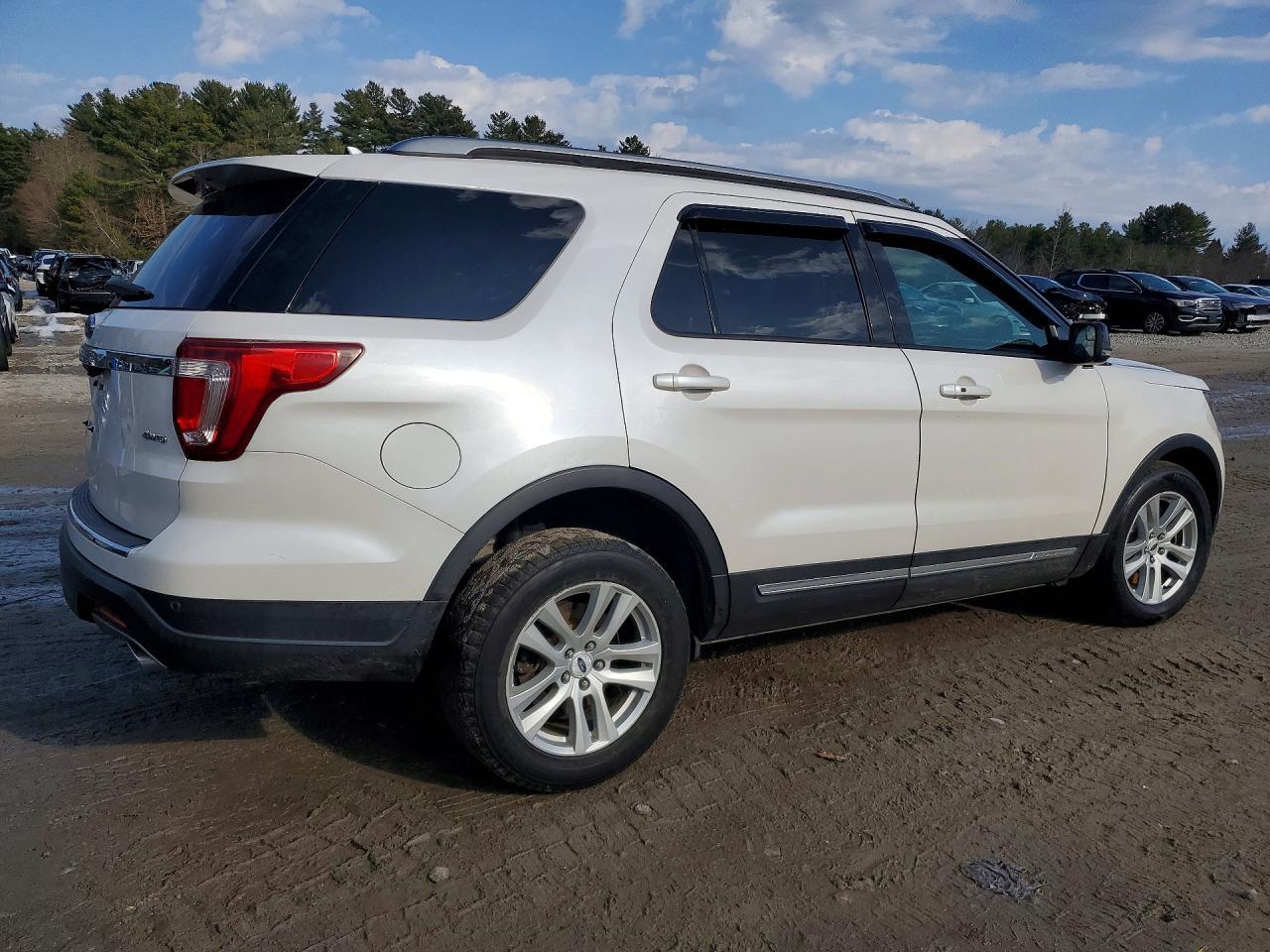 2018 Ford Explorer Xlt - Фото 3