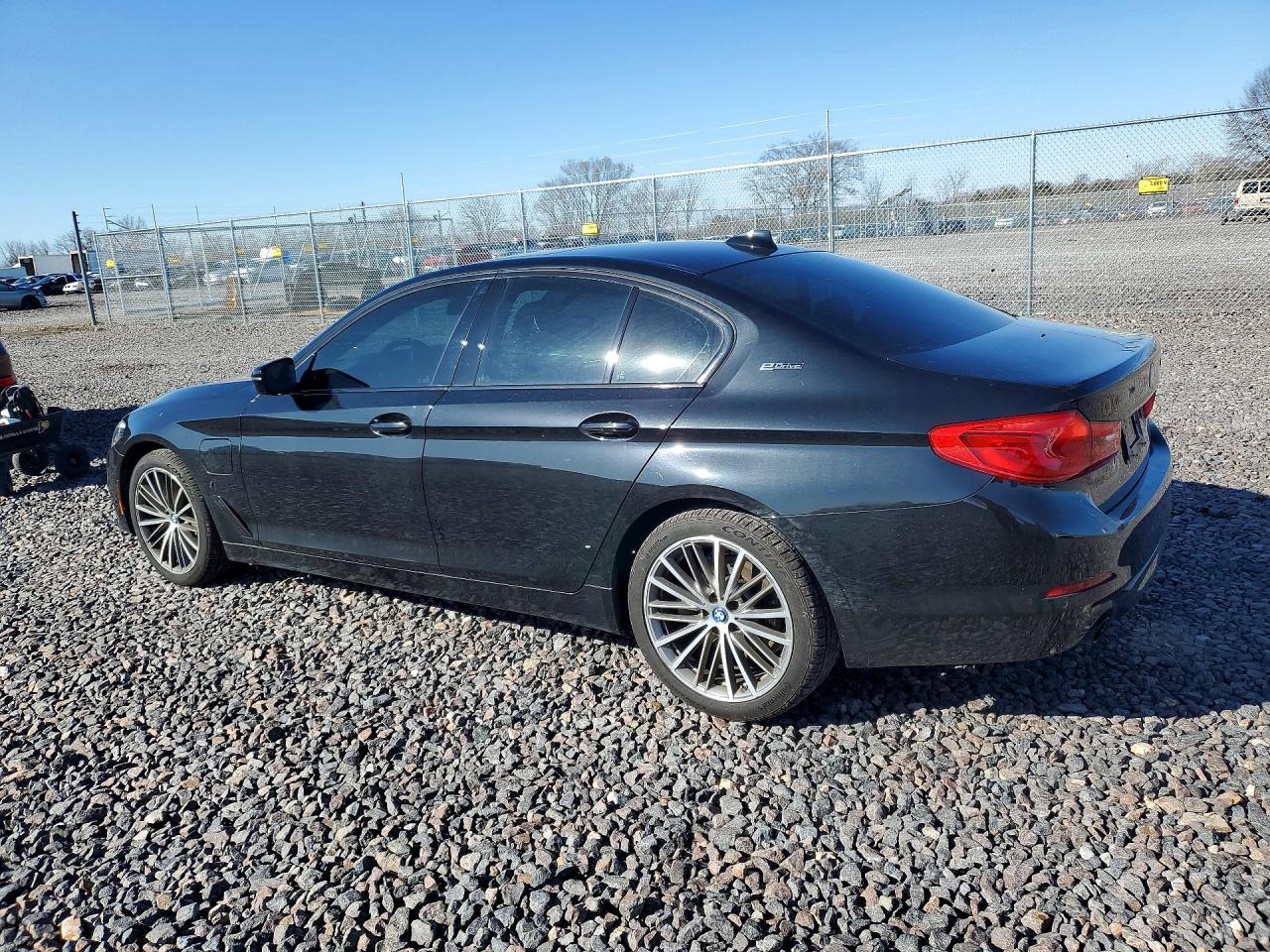 2018 BMW 530Xe - Фото 2