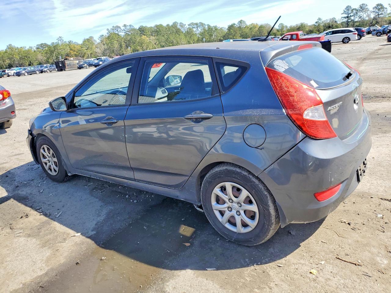 2013 Hyundai Accent - Фото 2
