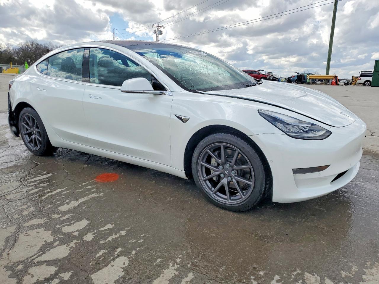 2018 Tesla Model 3 - Фото 4