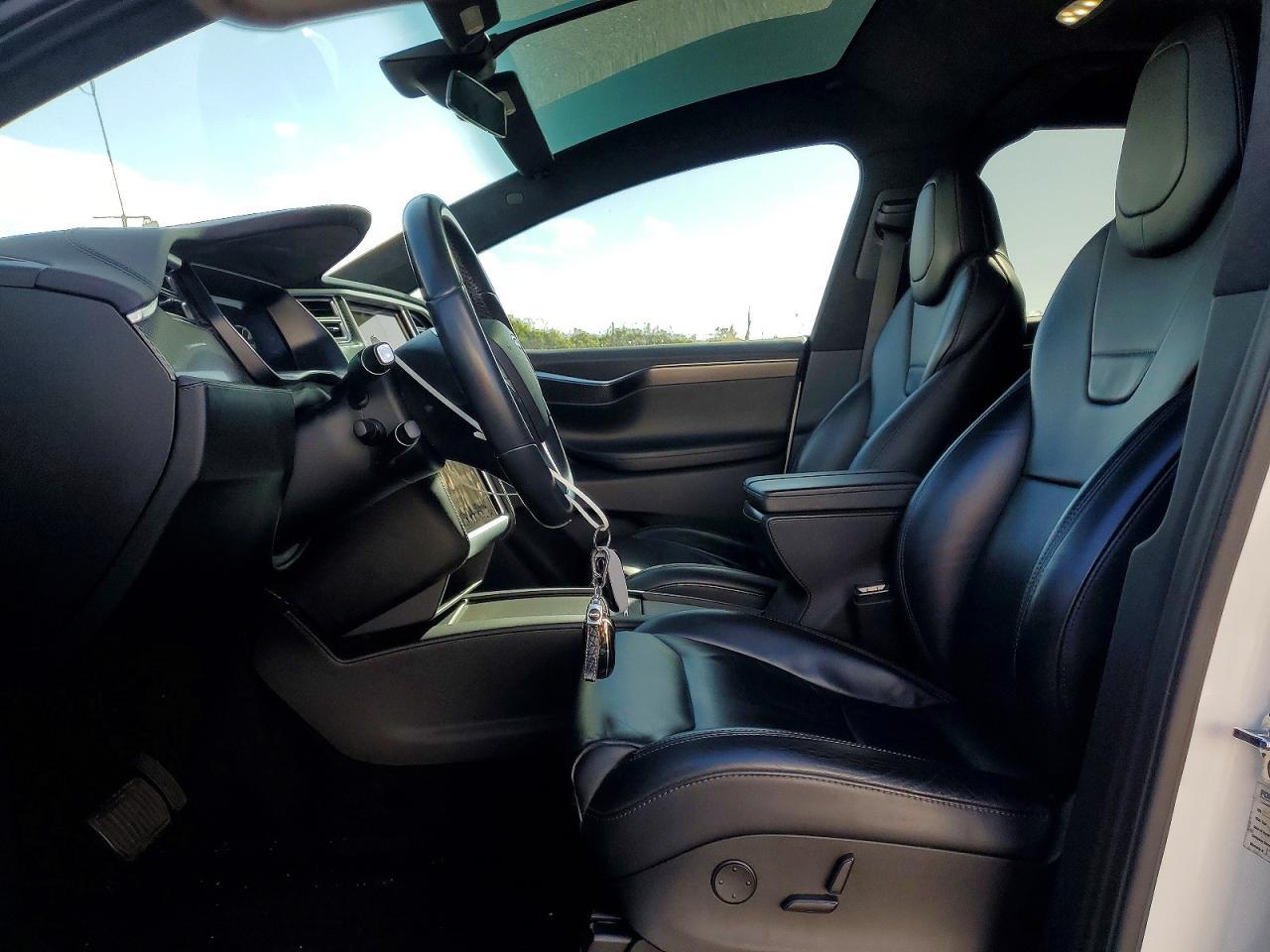 2017 Tesla Model X - Фото 7