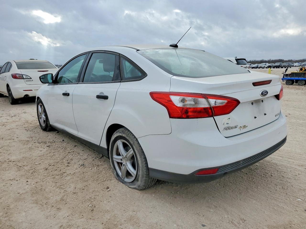 2014 Ford Focus S - Image 2