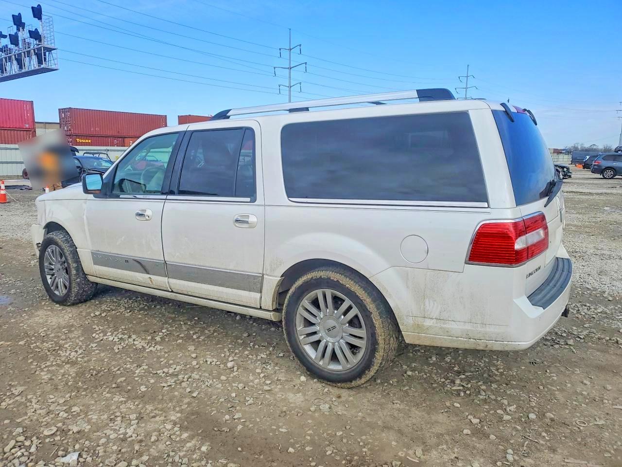 2010 Lincoln Navigator L - Image 2