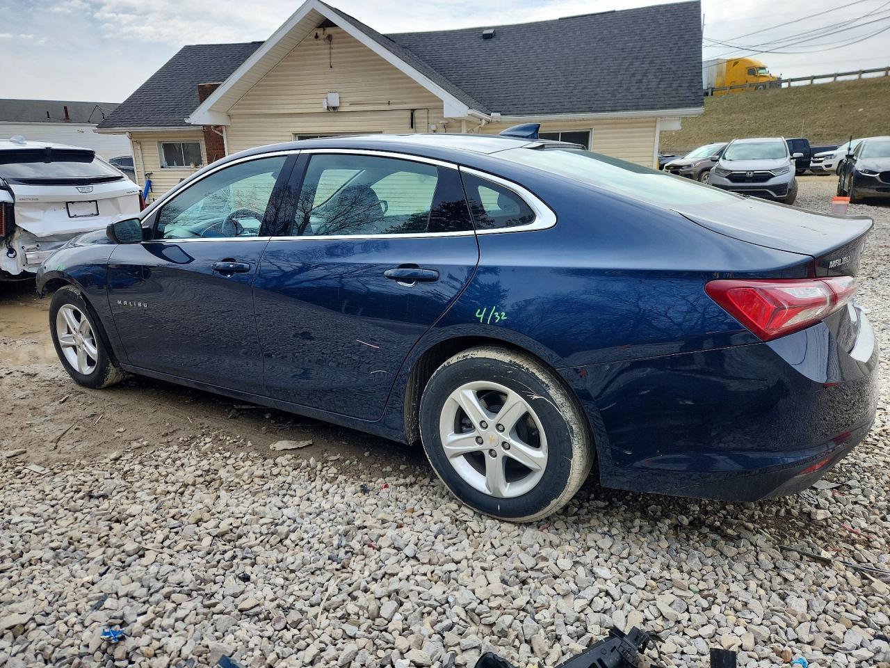 2022 Chevrolet Malibu Lt - Фото 2