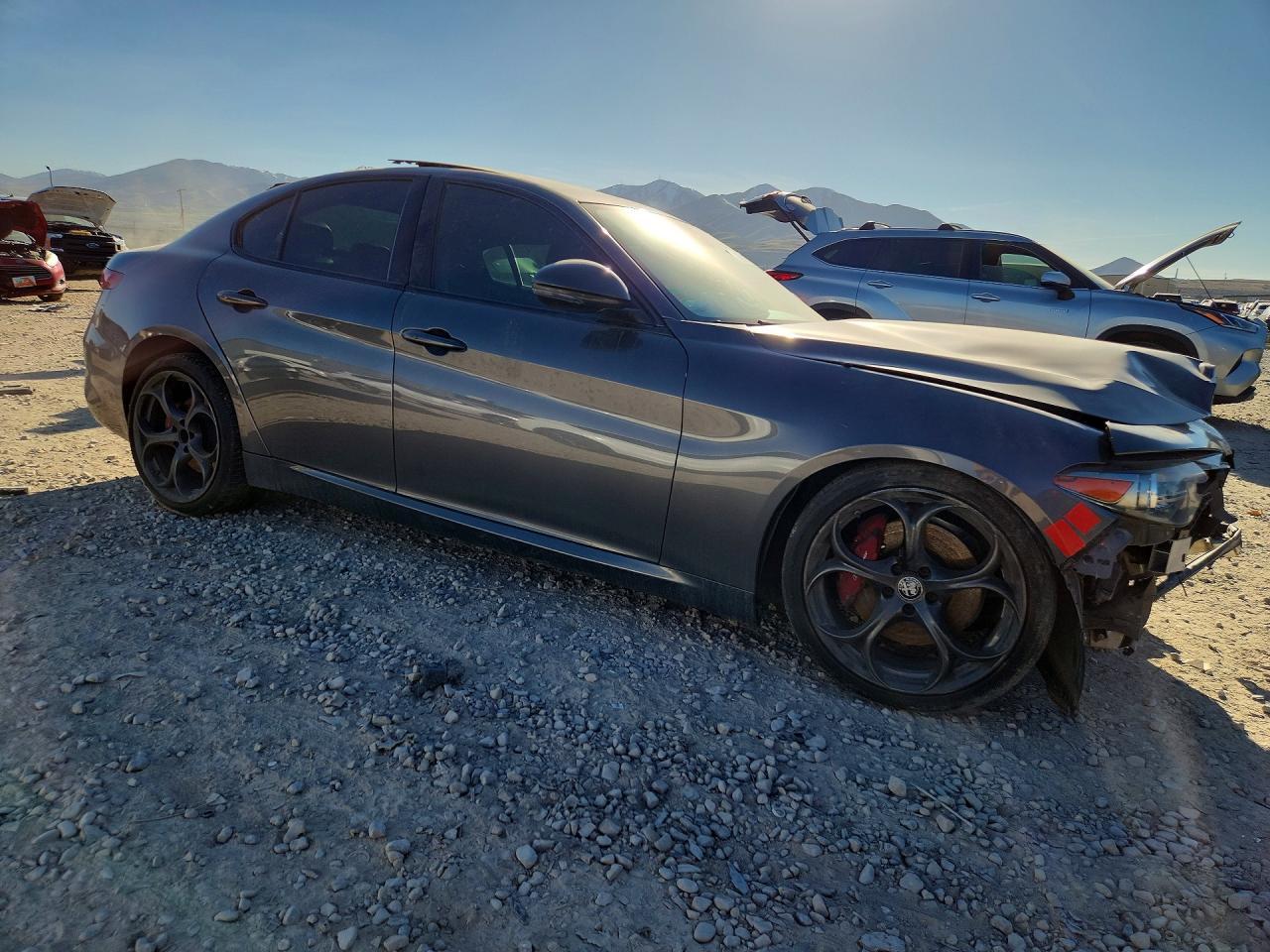 2019 Alfa Romeo Giulia Ti - Фото 4