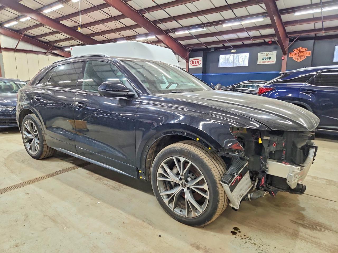 2021 Audi Q8 Premium - Фото 4