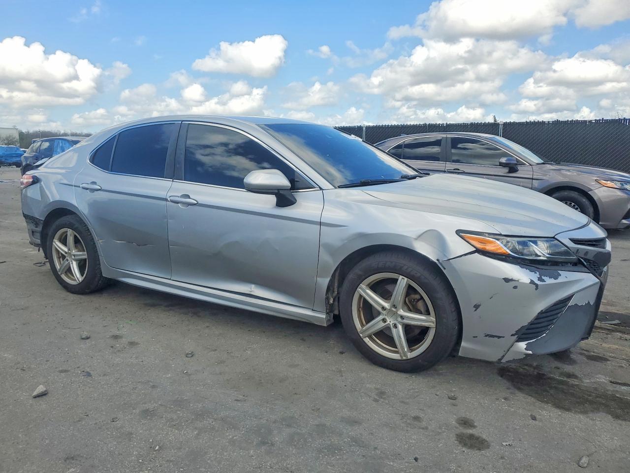 2020 Toyota Camry Se - Image 4