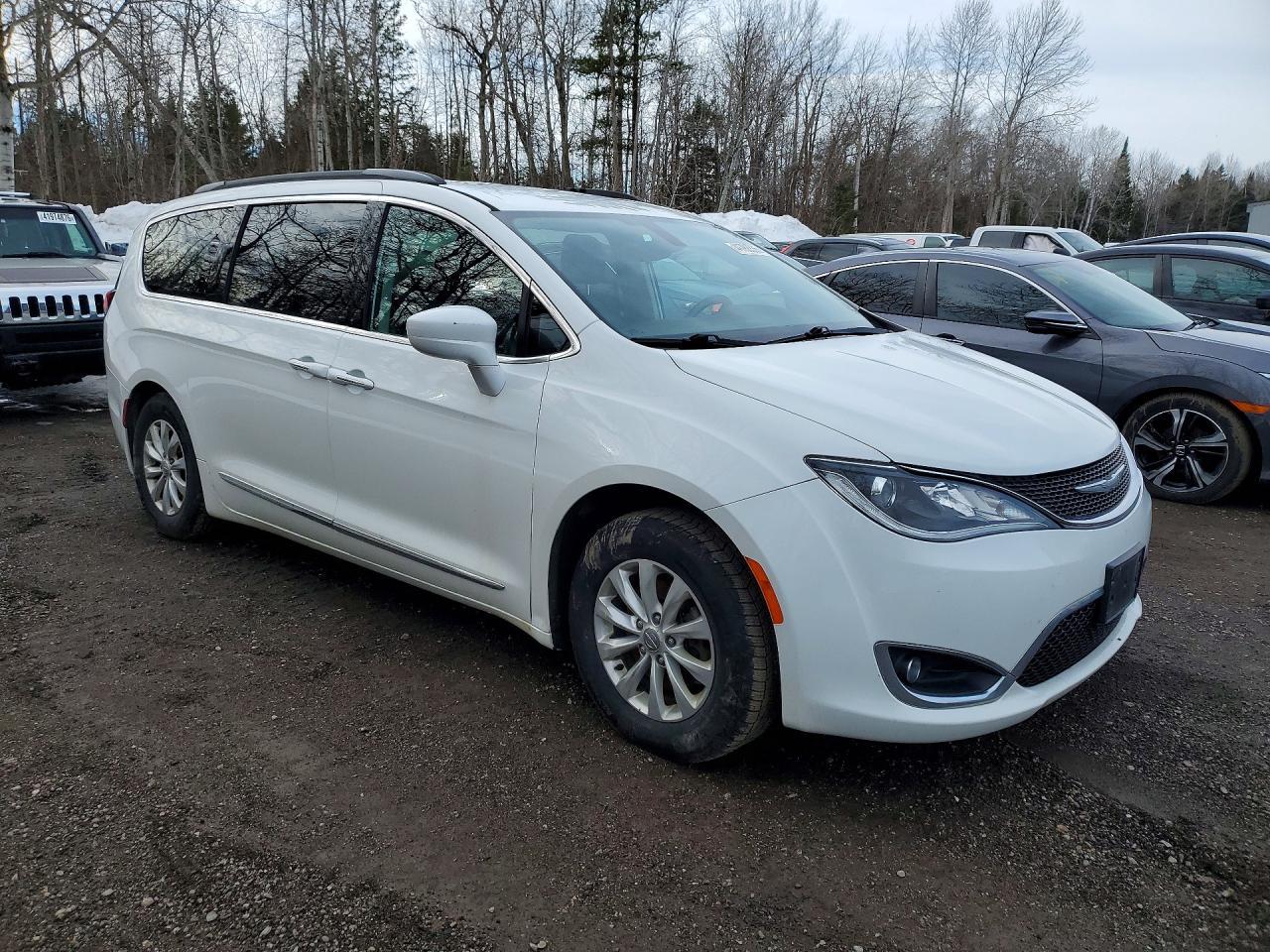 2017 Chrysler Truck/Van Pacifica Touring-L - Фото 4