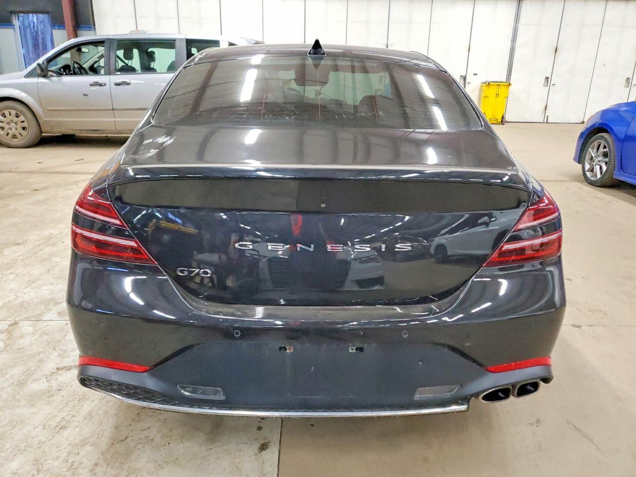 2022 Genesis G70 2.0T - Фото 6