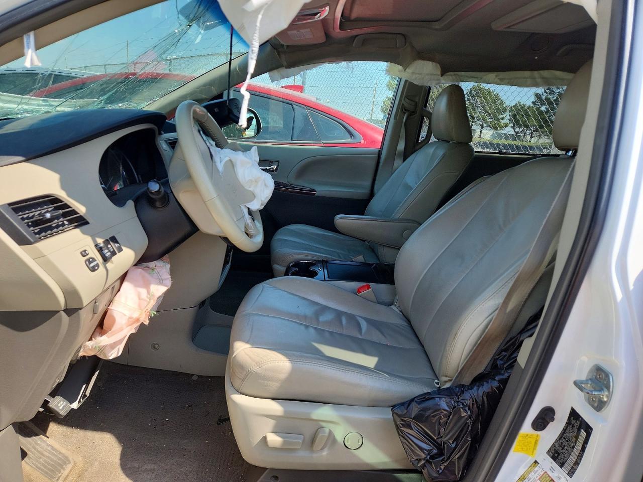 2011 Toyota Sienna Xle 8-Passenger - Image 7
