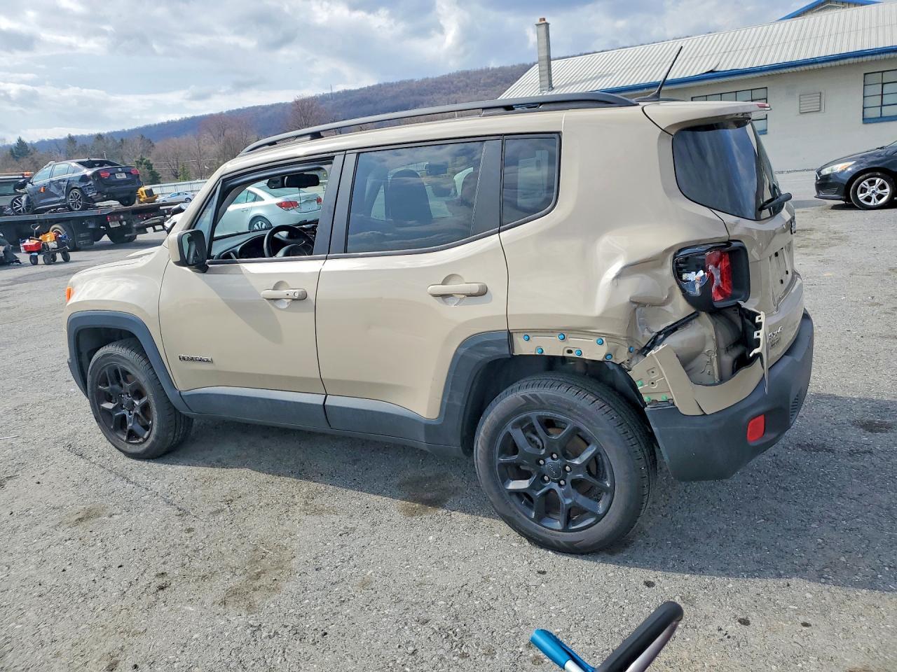 2016 Jeep Renagade - Image 2