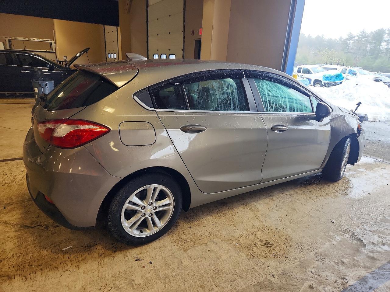2017 Chevrolet Cruze Lt - Image 3