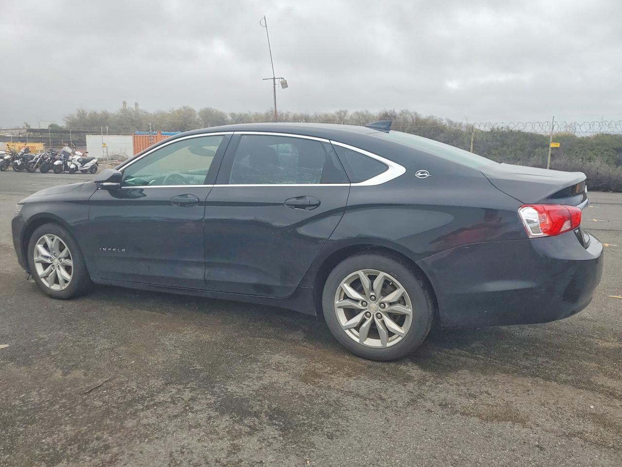 2017 Chevrolet Impala Lt - Image 2