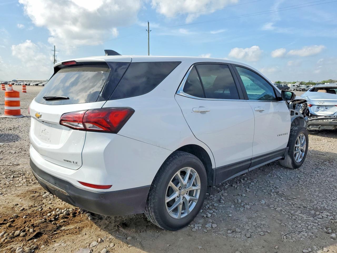 2022 Chevrolet Equinox Lt - Image 3