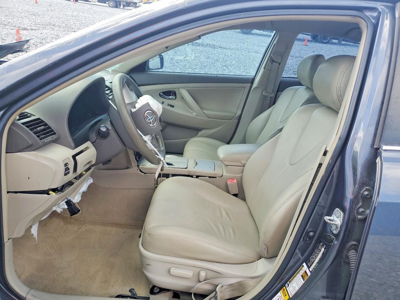 2010 Toyota Camry Le - Image 7