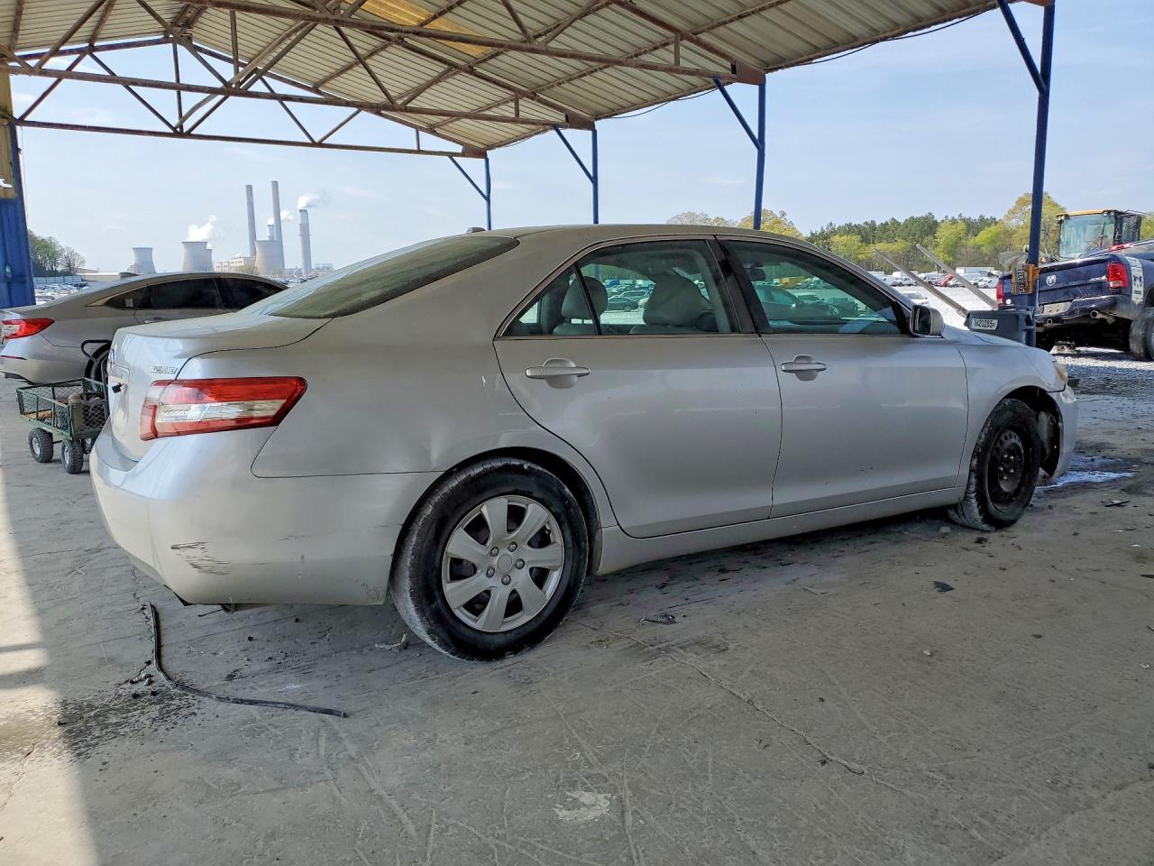 2010 Toyota Camry Le - Фото 3