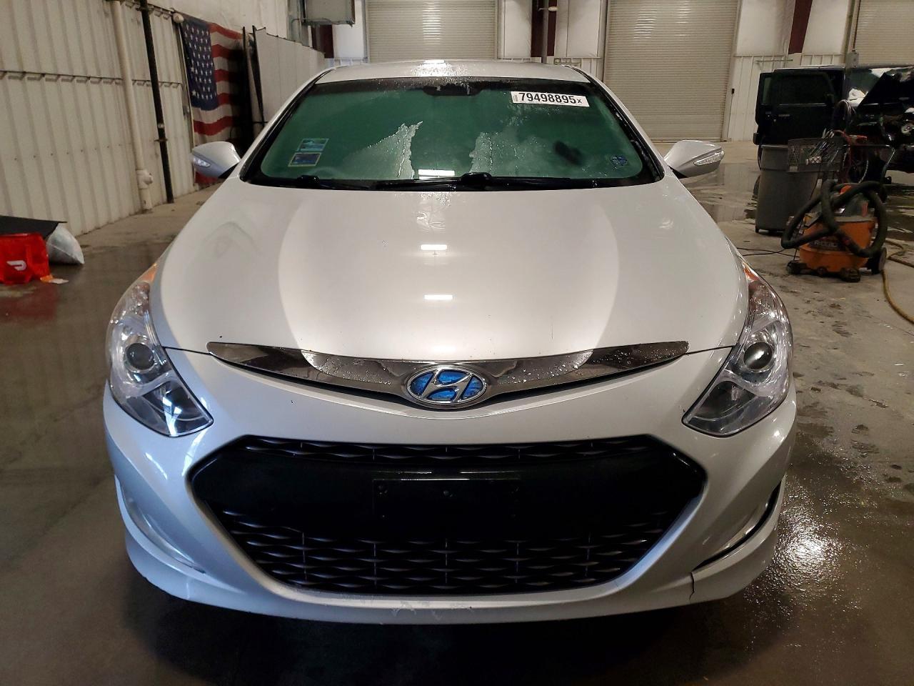 2015 Hyundai Sonata Hybrid Base - Image 5