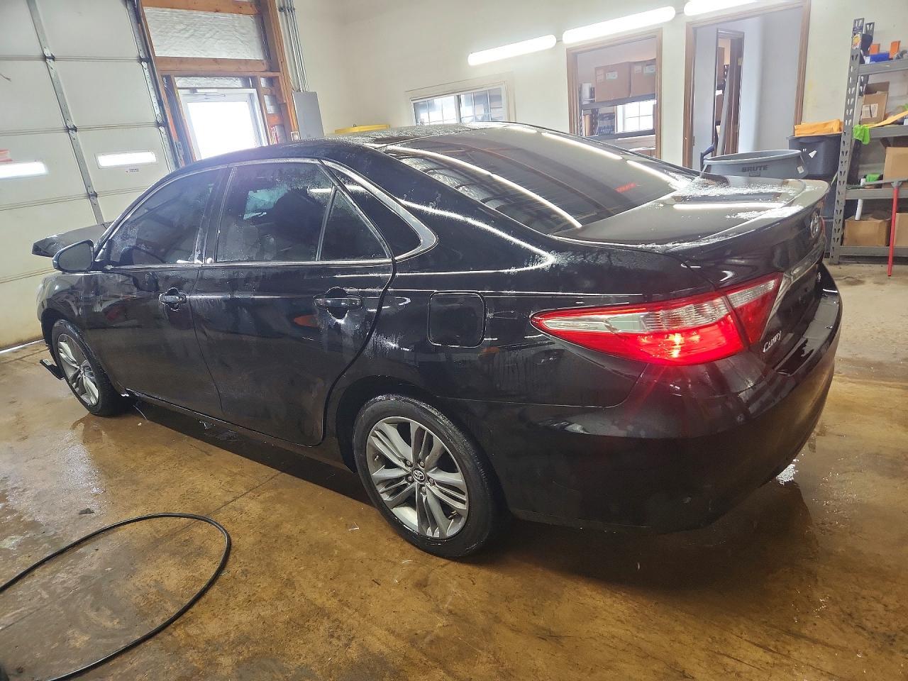 2017 Toyota Camry Se - Фото 2