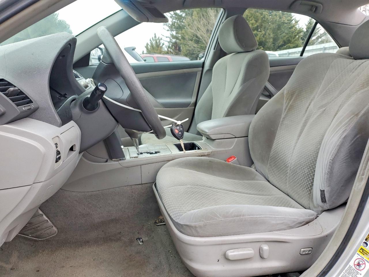 2009 Toyota Camry Le - Image 7
