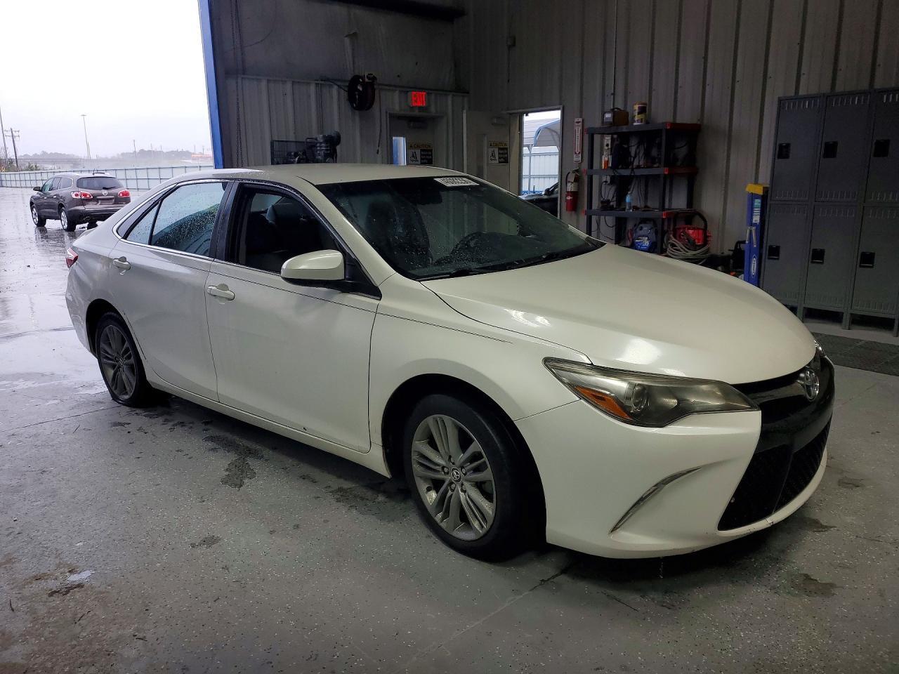 2015 Toyota Camry Le - Фото 4