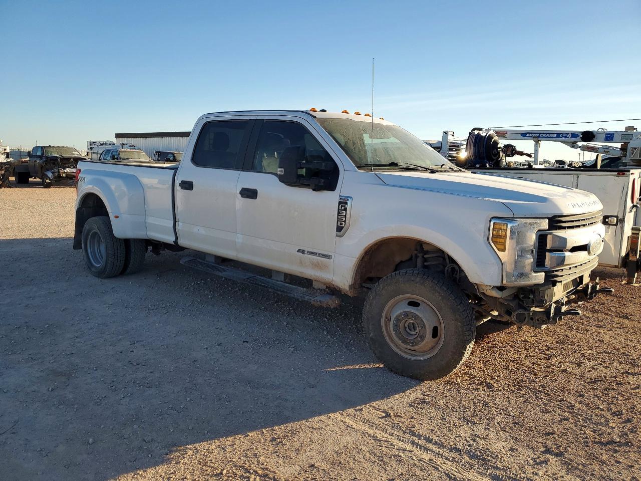 2019 Ford F350 Super Duty - Фото 4