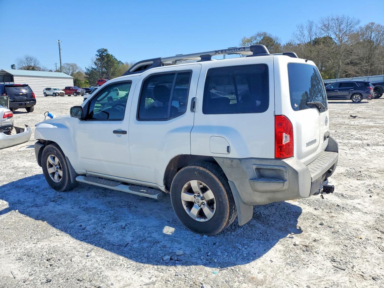 2010 Nissan Xterra X - Фото 2