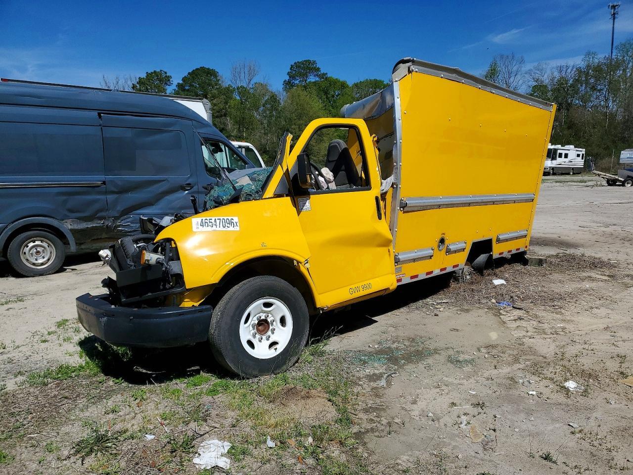 2021 GMC Savana Box Truck - Фото 2
