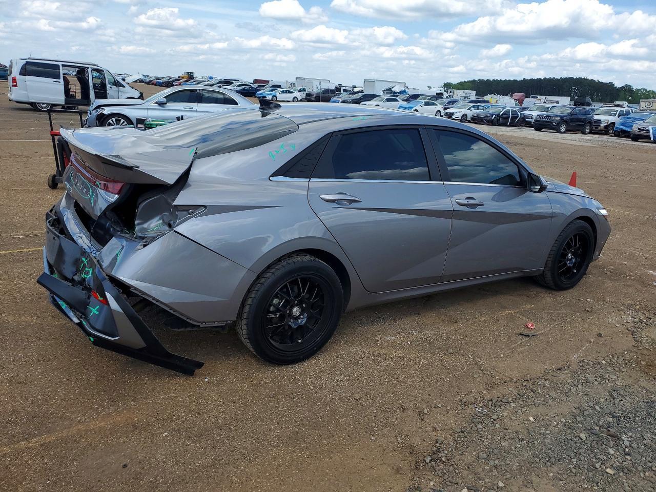 2024 Hyundai Elantra Sel - Image 3