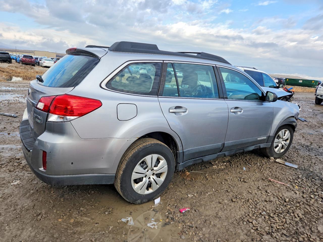 2010 Subaru Outback 2.5I - Фото 3