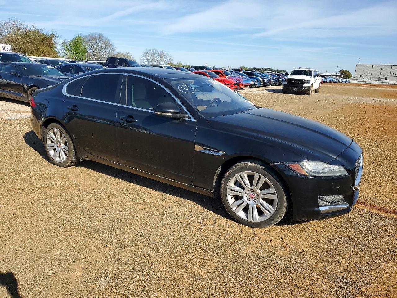 2017 Jaguar Xf Premium - Фото 4