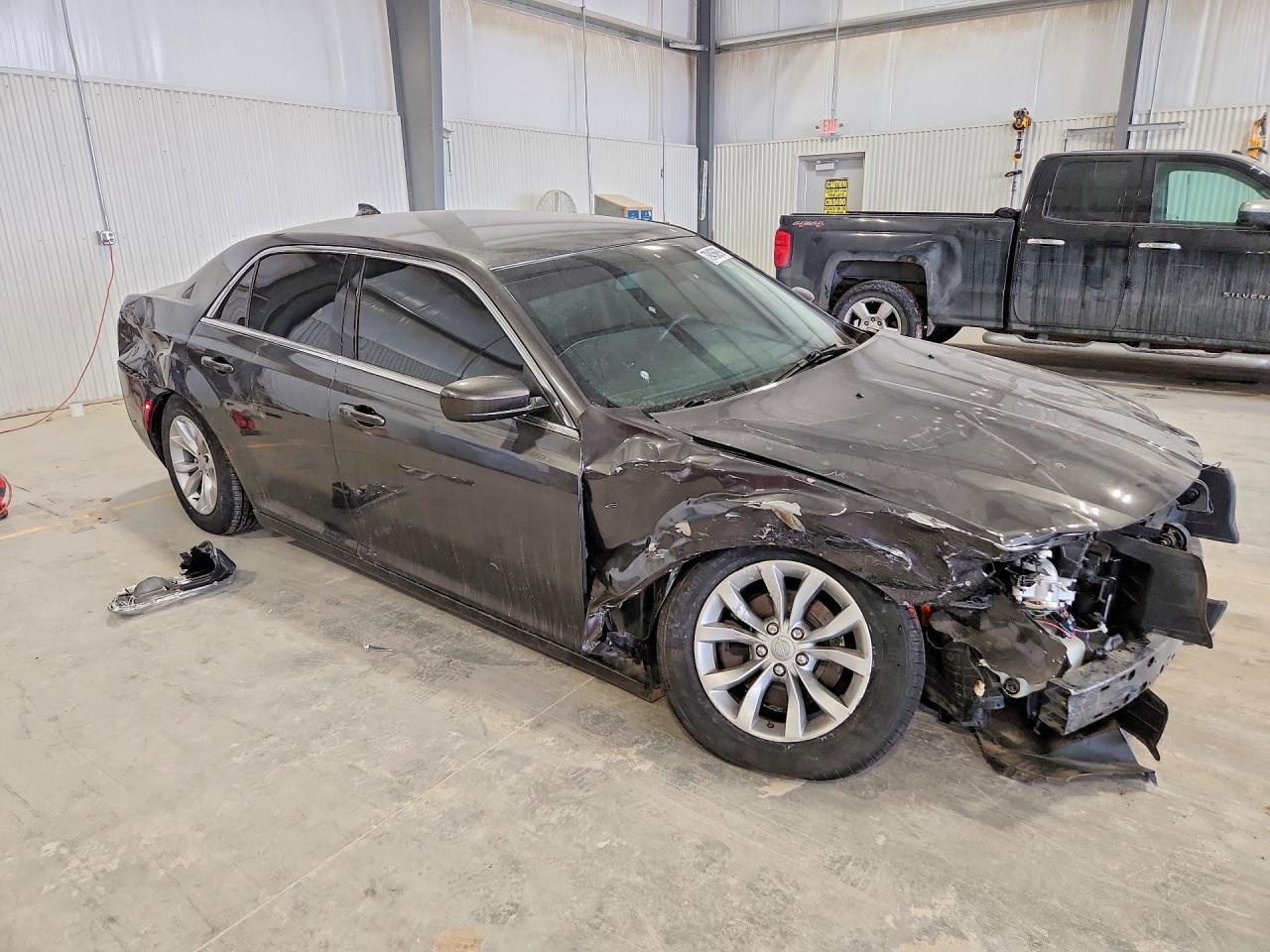 2019 Chrysler 300 Touring - Фото 4