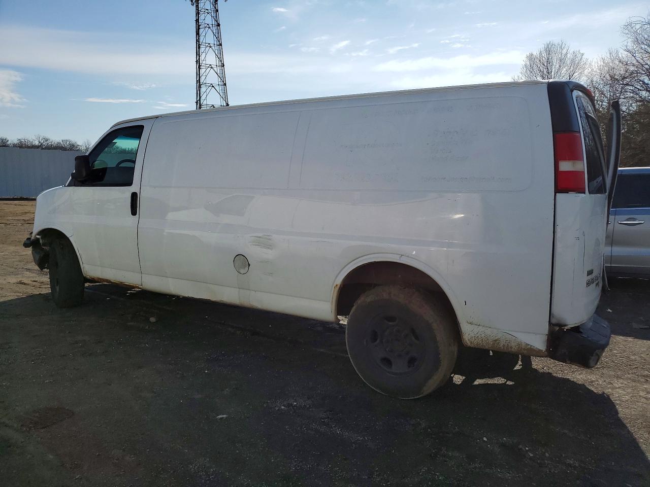 2011 GMC Savana G3500 - Фото 2