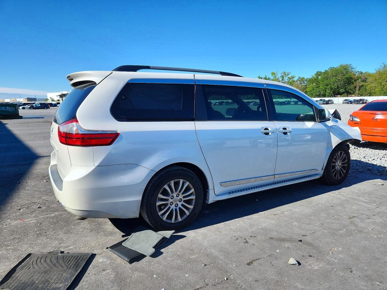 2015 Toyota Sienna Xle 8-Passenger - Фото 3