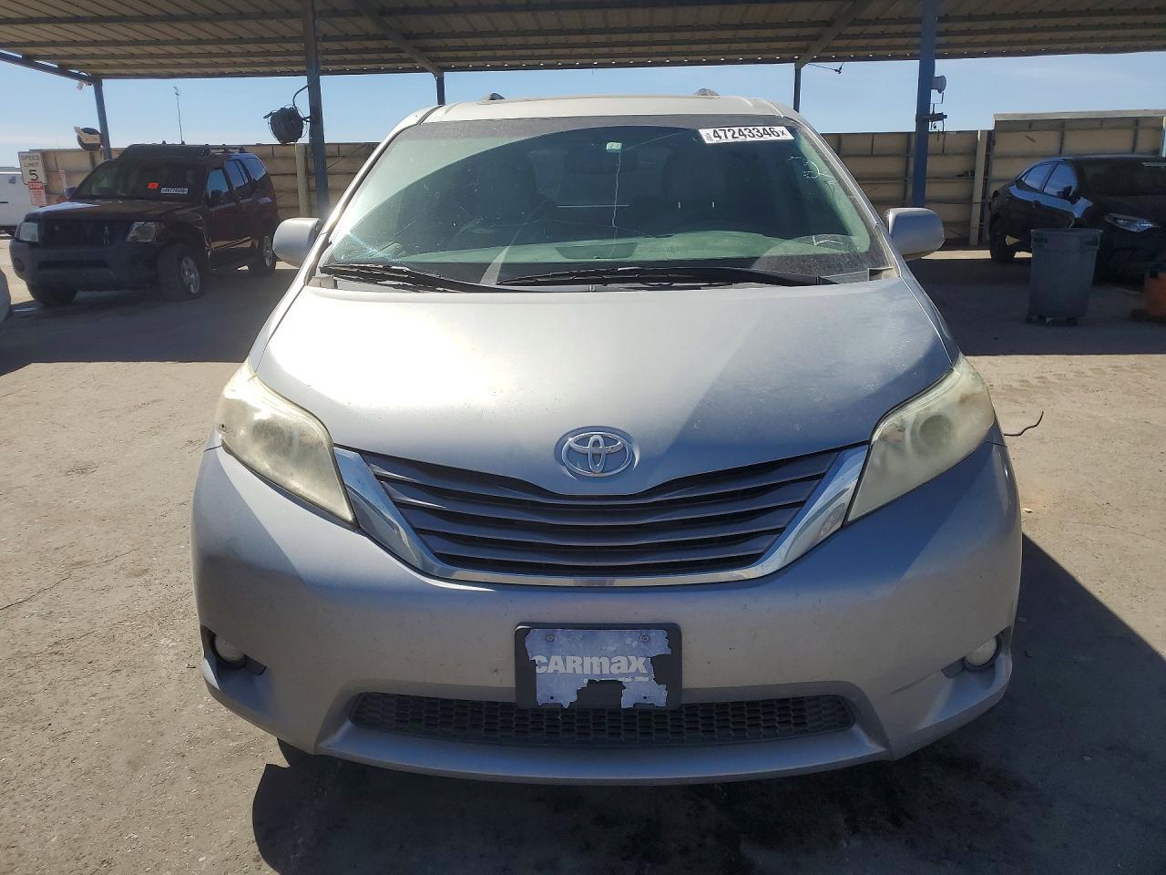 2016 Toyota Sienna Xle 8-Passenger - Фото 5