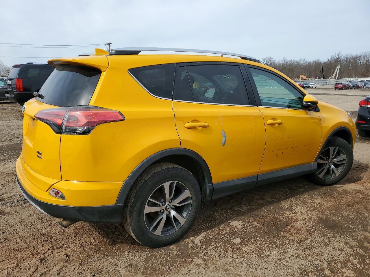 2016 Toyota Rav4 Xle - Image 3