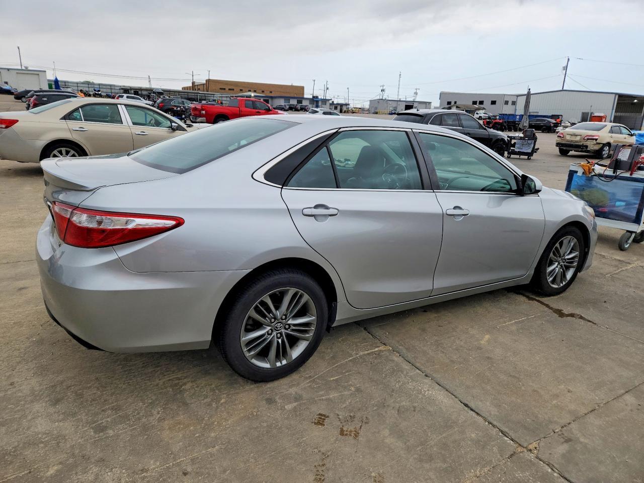 2017 Toyota Camry Se - Фото 3