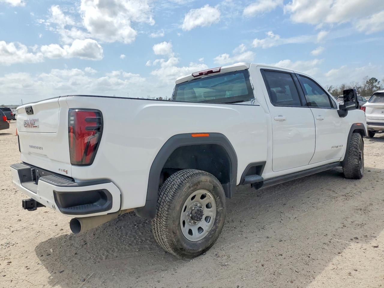 2024 GMC Sierra K2500 At4 - Фото 3