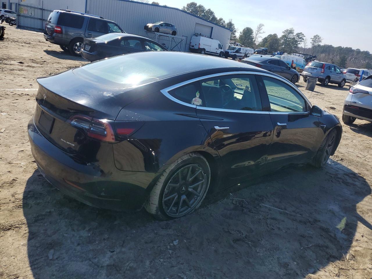 2019 Tesla Model 3 - Фото 3