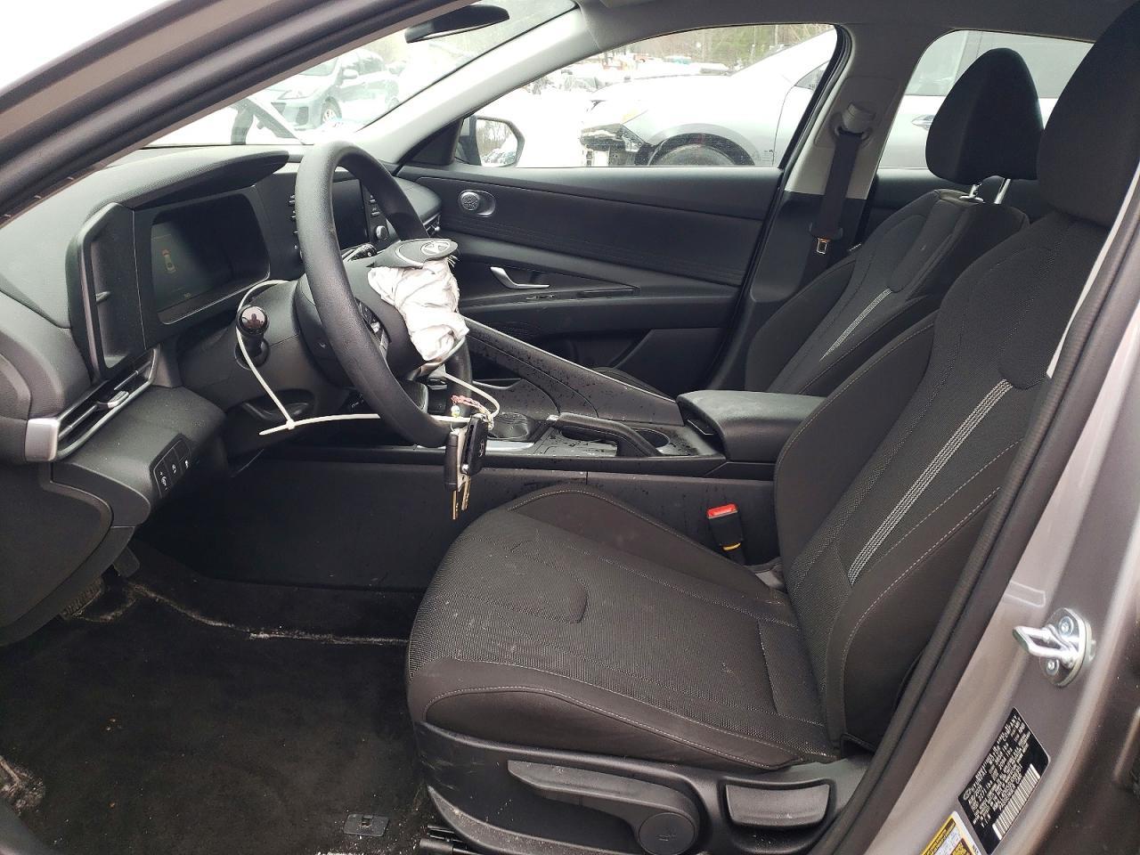 2025 Hyundai Elantra Se - Image 7