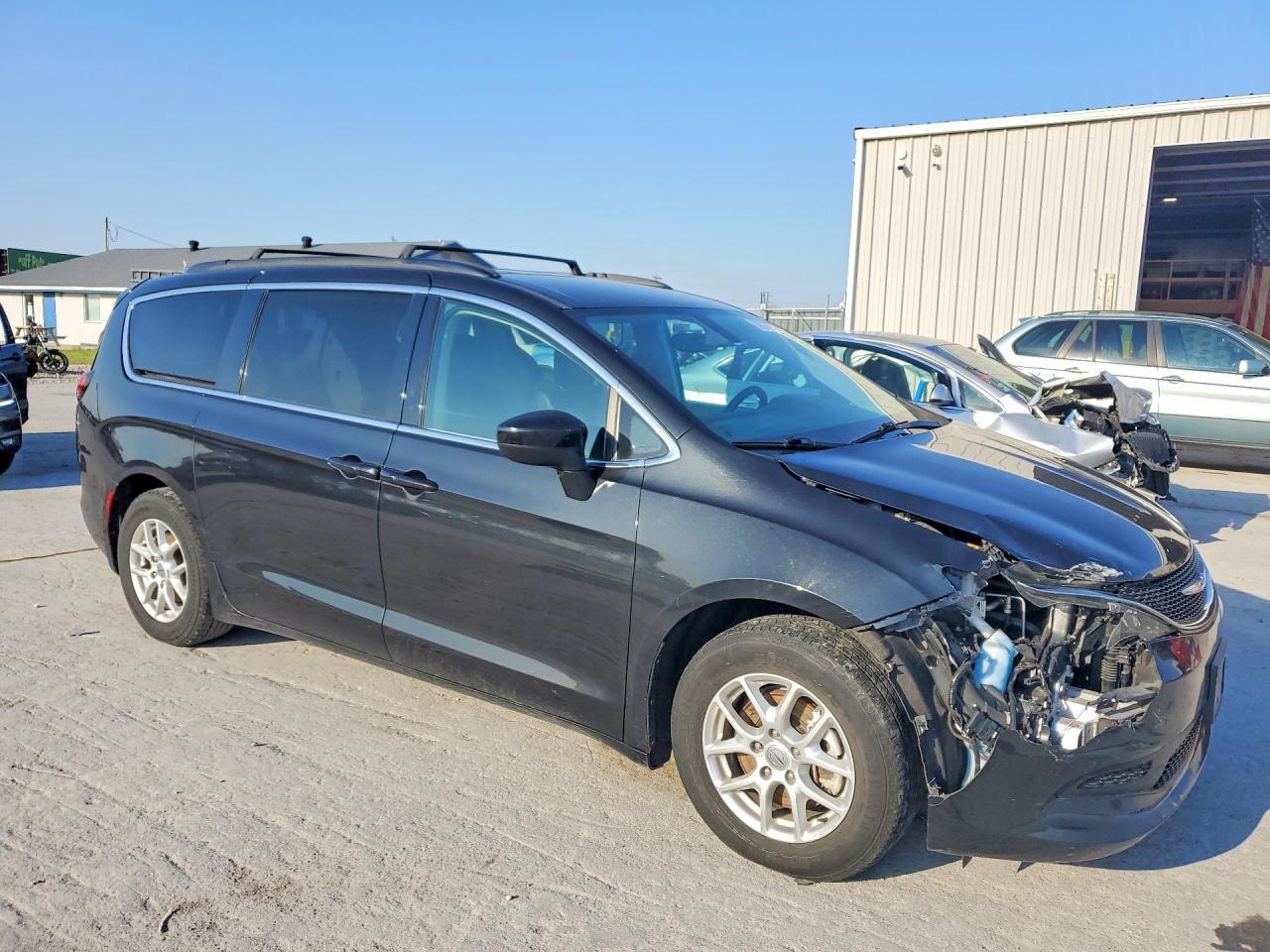 2021 Chrysler Voyager - Фото 4
